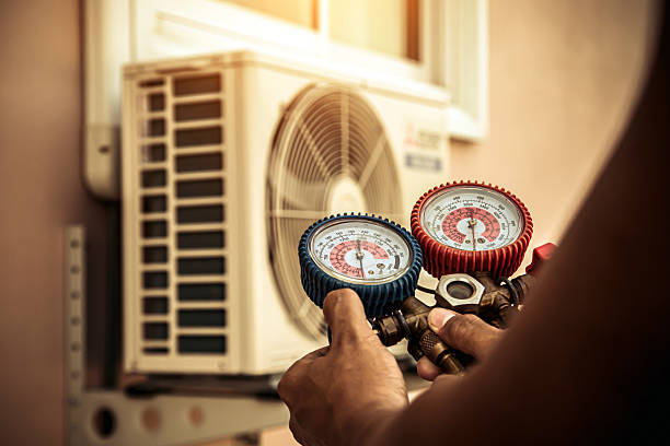 Professional Hvac technician working in Mc Lean, VA